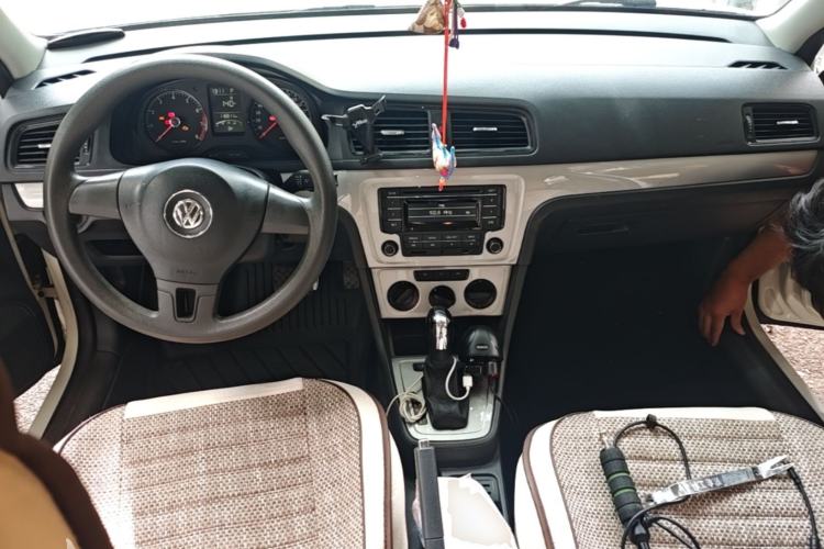 Used Volkswagen Lavida 2013 Revised Classic 1.6L Automatic Fashion Edition Center Console