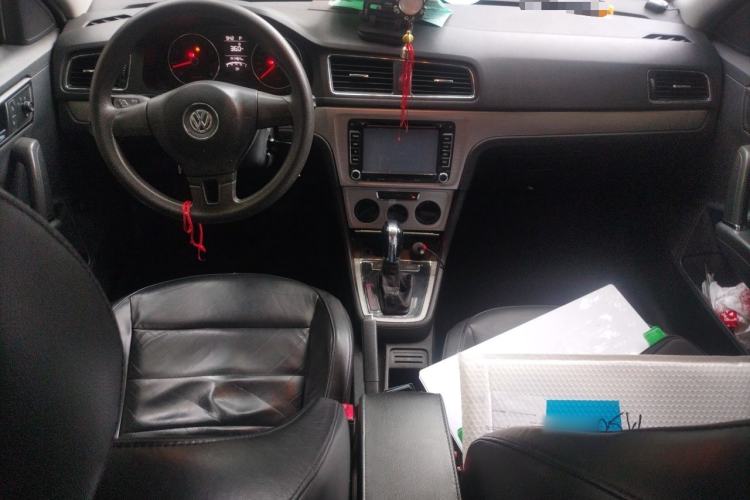 Used Volkswagen Lavida 2013 Restyled Classic 1.6L Automatic Comfort Edition Center Console