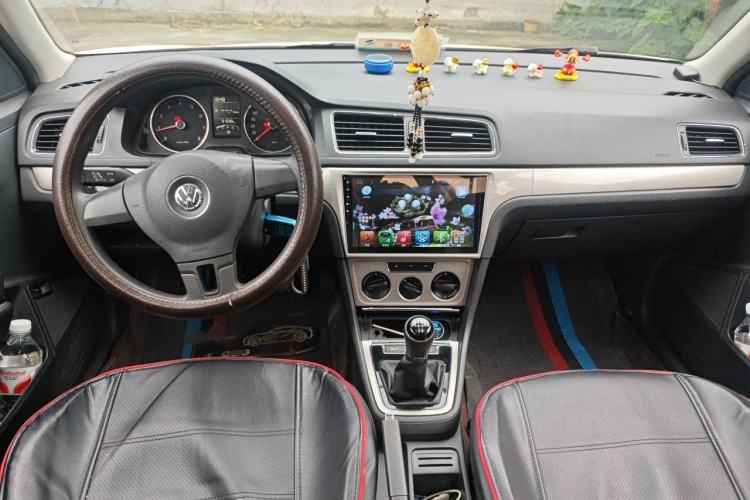 Used Volkswagen Lavida 2013 Restyled Classic 1.6L Manual Comfort Edition Center Console