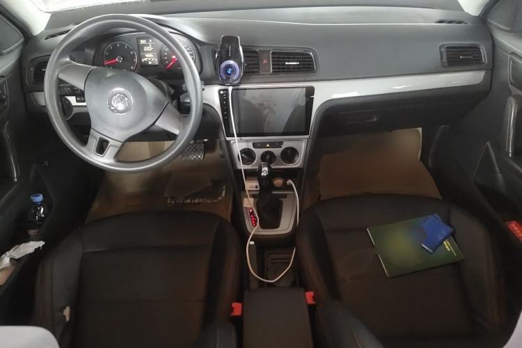 Used Volkswagen Lavida 2013 Revised Classic 1.6L Automatic Fashion Edition Center Console