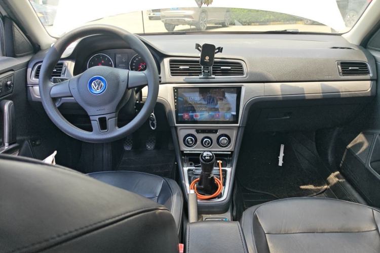 Used Volkswagen Lavida 2013 Restyled Classic 1.6L Manual Comfort Edition Center Console