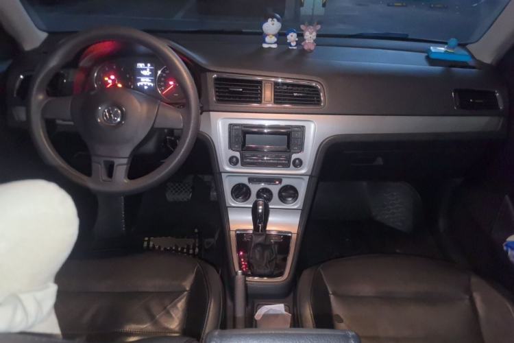 Used Volkswagen Lavida 2013 1.6L Automatic Comfort Edition Center Console