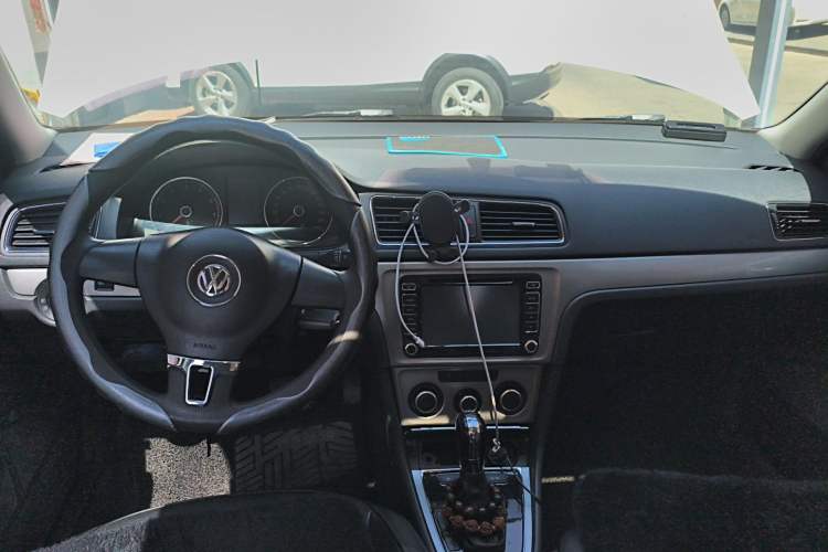 Used Volkswagen Lavida 2013 Revised Version 1.4 TSI DSG Comfort Edition Center Console