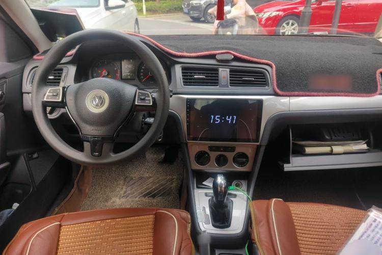 Used Volkswagen Lavida 2013 Revised Classic 1.6L Automatic Fashion Edition Center Console