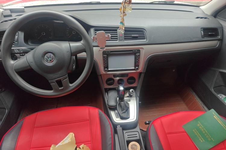 Used Volkswagen Lavida 2013 Revised Classic 1.6L Automatic Fashion Edition Center Console