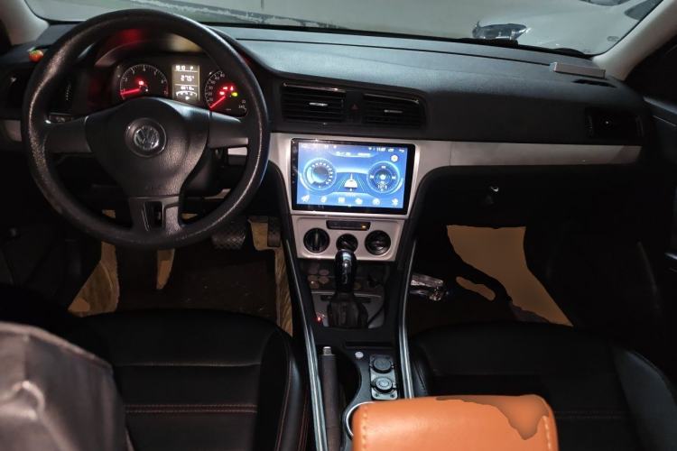 Used Volkswagen Lavida 2013 Revised Classic 1.6L Automatic Fashion Edition Center Console