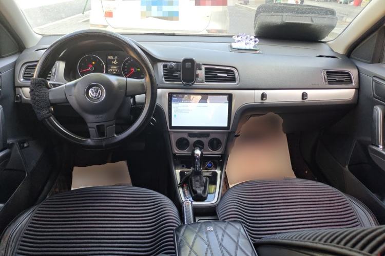 Used Volkswagen Lavida 2013 Revised Version 1.4 TSI DSG Comfort Edition Center Console