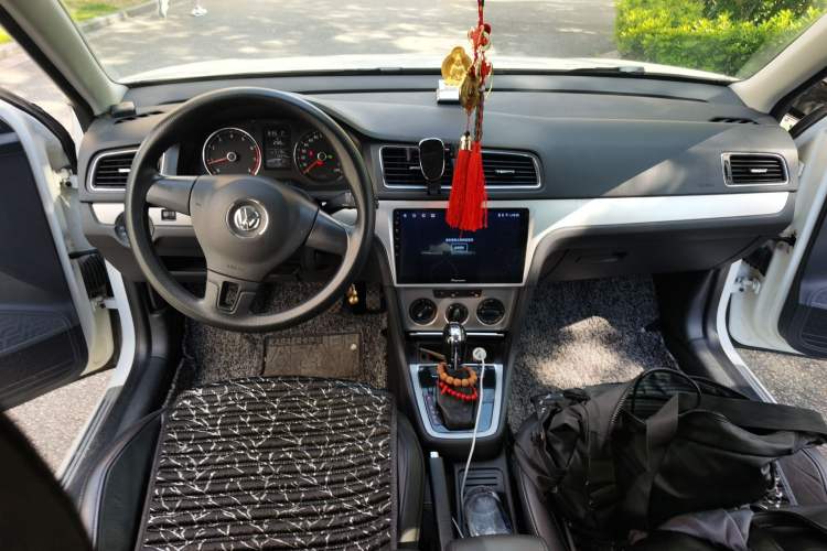 Used Volkswagen Lavida 2013 1.4TSI DSG Comfort Edition Center Console