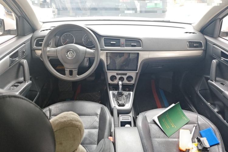 Used Volkswagen Lavida 2013 Restyled Classic 1.6L Automatic Comfort Edition Center Console