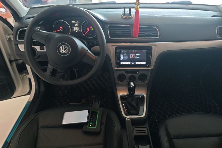 Used Volkswagen Lavida 2013 Restyled Classic 1.6L Automatic Comfort Edition Center Console