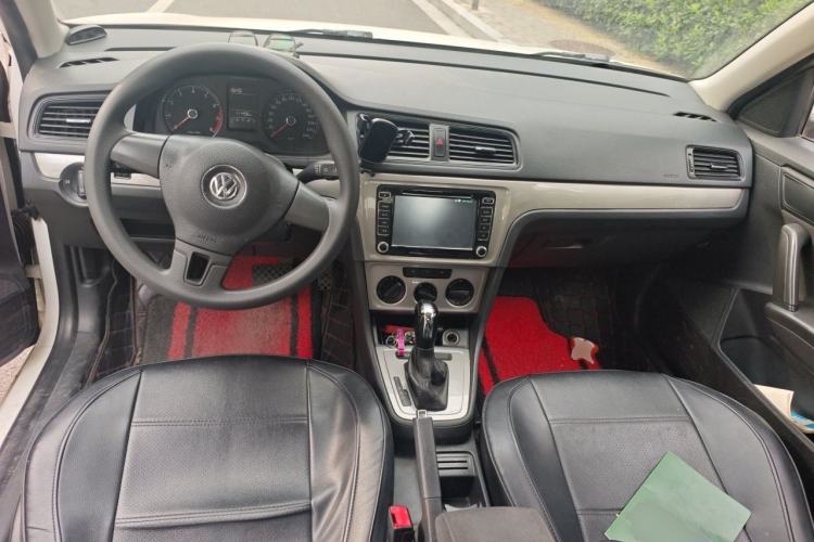 Used Volkswagen Lavida 2013 Revised Classic 1.6L Automatic Fashion Edition Center Console