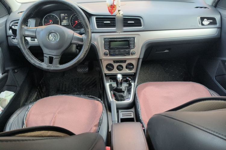 Used Volkswagen Lavida 2013 Restyled Classic 1.6L Automatic Comfort Edition Center Console