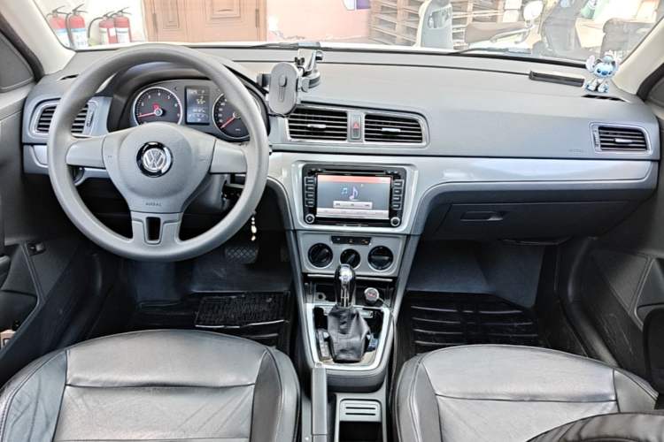 Used Volkswagen Lavida 2013 Revised Version 1.4 TSI DSG Comfort Edition Center Console