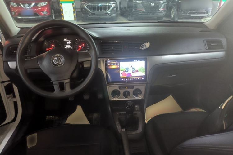 Used Volkswagen Lavida 2013 Revised Classic 1.6L Manual Fashion Edition Center Console
