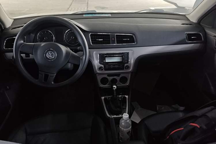 Used Volkswagen Lavida 2013 Restyled Classic 1.6L Automatic Comfort Edition Center Console