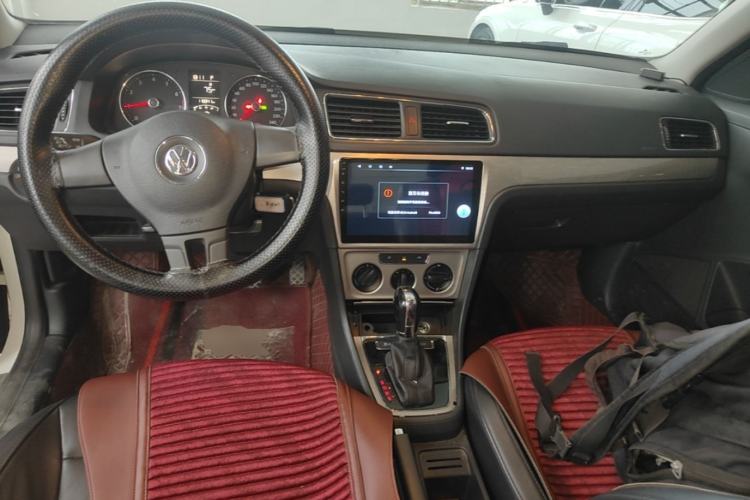 Used Volkswagen Lavida 2013 Restyled Classic 1.6L Automatic Comfort Edition Center Console