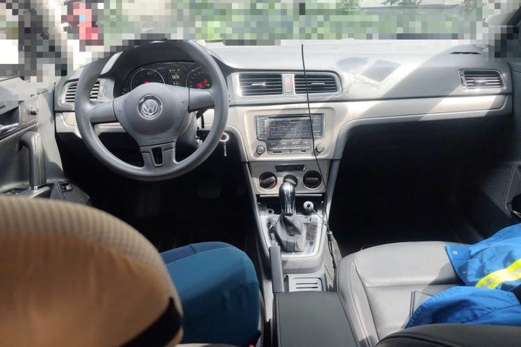 Used Volkswagen Lavida 2013 Revised Version 1.4 TSI DSG Comfort Edition Center Console