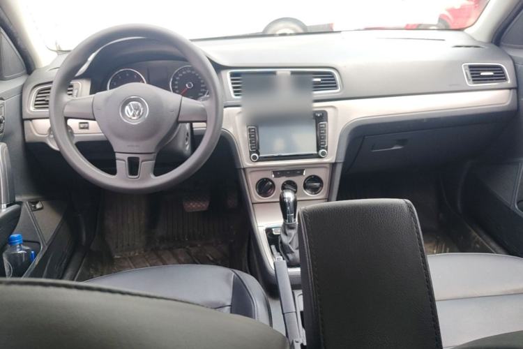 Used Volkswagen Lavida 2013 Restyled Classic 1.6L Automatic Comfort Edition Center Console