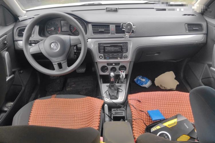 Used Volkswagen Lavida 2013 Revised Classic 1.6L Automatic Fashion Edition Center Console