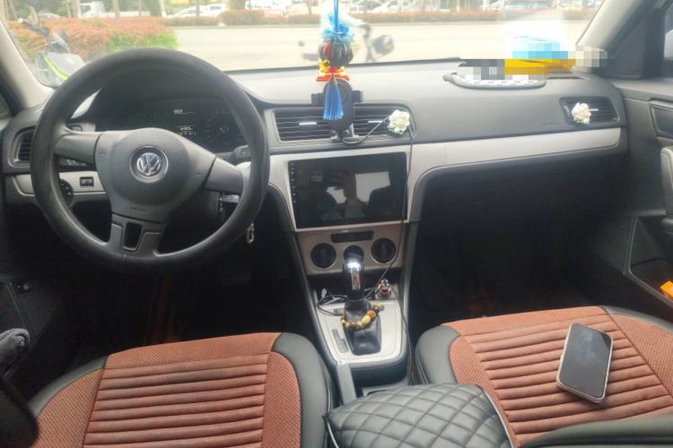 Used Volkswagen Lavida 2013 Revised Classic 1.6L Automatic Fashion Edition Center Console