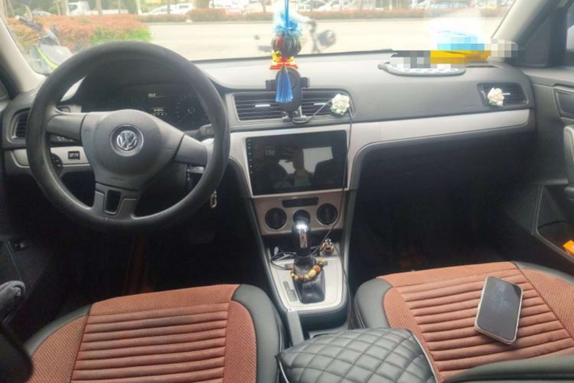 Used Volkswagen Lavida 2013 Revised Classic 1.6L Automatic Fashion Edition Center Console
