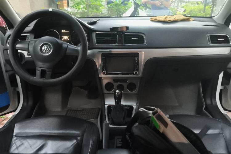 Used Volkswagen Lavida 2013 Restyled Classic 1.6L Automatic Comfort Edition Center Console