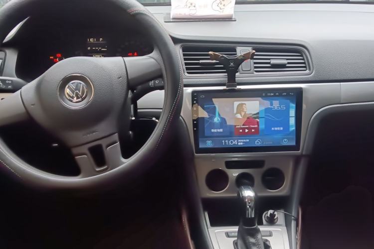 Used Volkswagen Lavida 2013 Revised Classic 1.6L Automatic Fashion Edition Center Console