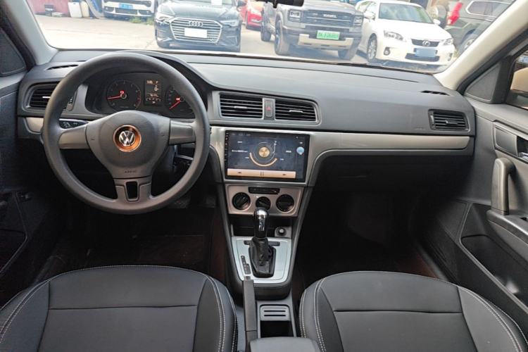 Used Volkswagen Lavida 2013 Revised Classic 1.6L Automatic Fashion Edition Center Console