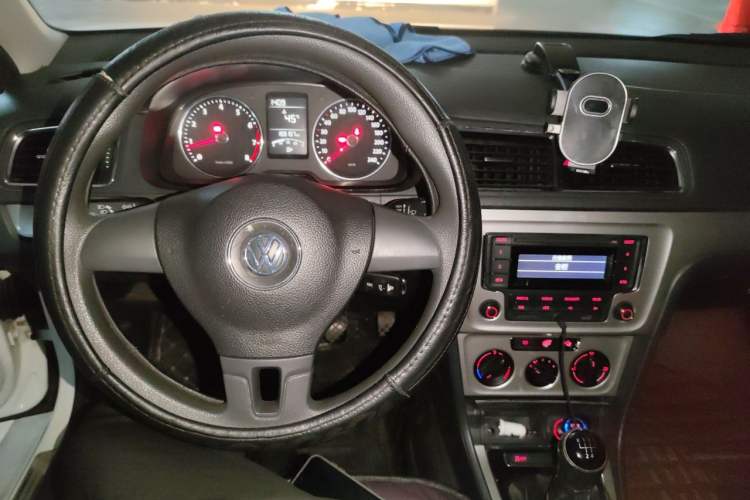 Used Volkswagen Lavida 2013 Revised Version 1.4 TSI Manual Comfort Edition Center Console