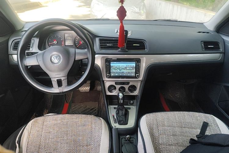 Used Volkswagen Lavida 2013 Revised Classic 1.6L Automatic Fashion Edition Center Console