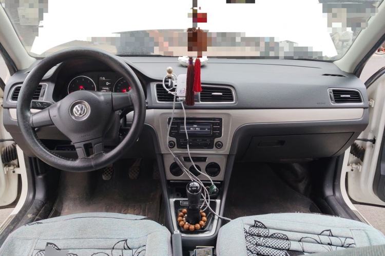 Used Volkswagen Lavida 2013 Restyled Classic 1.6L Manual Comfort Edition Center Console