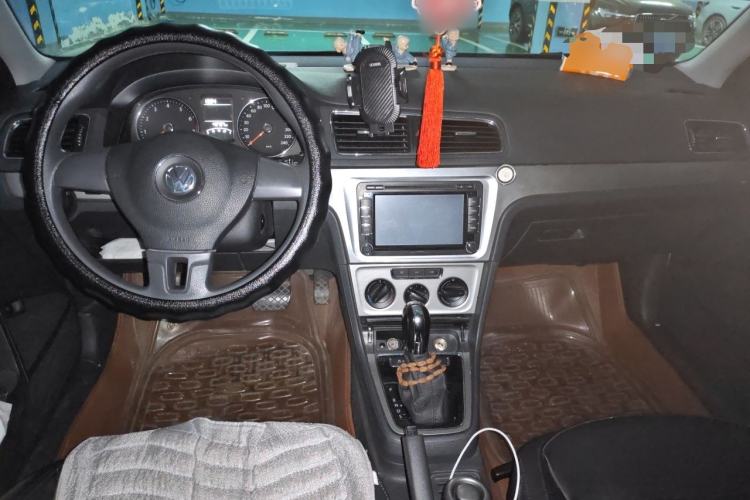 Used Volkswagen Lavida 2013 Restyled Classic 1.6L Automatic Comfort Edition Center Console