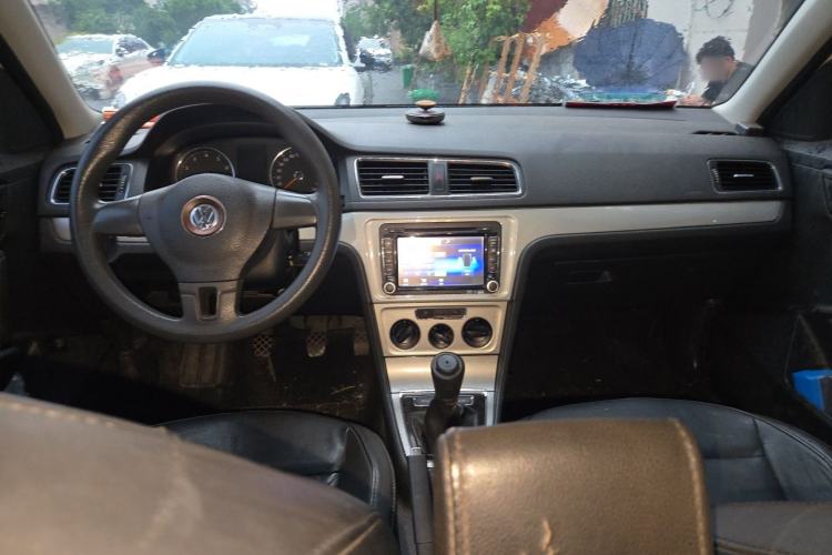 Used Volkswagen Lavida 2013 Restyled Classic 1.6L Manual Comfort Edition Center Console