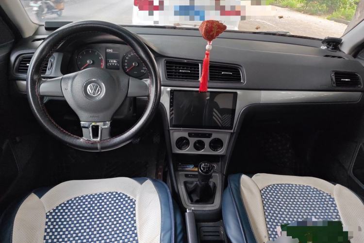 Used Volkswagen Lavida 2013 Revised Classic 1.6L Manual Fashion Edition Center Console