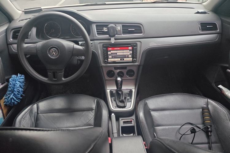 Used Volkswagen Lavida 2013 Restyled Classic 1.6L Automatic Comfort Edition Center Console