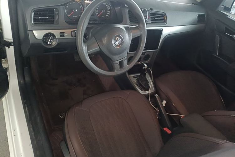 Used Volkswagen Lavida 2013 Revised Classic 1.6L Automatic Fashion Edition Center Console