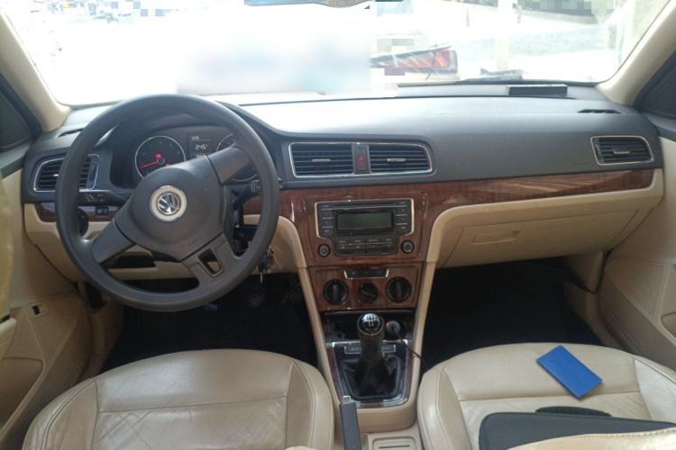 Used Volkswagen Lavida 2013 1.6L Manual Comfort Edition Center Console