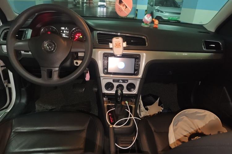 Used Volkswagen Lavida 2013 Restyled Classic 1.6L Automatic Comfort Edition Center Console