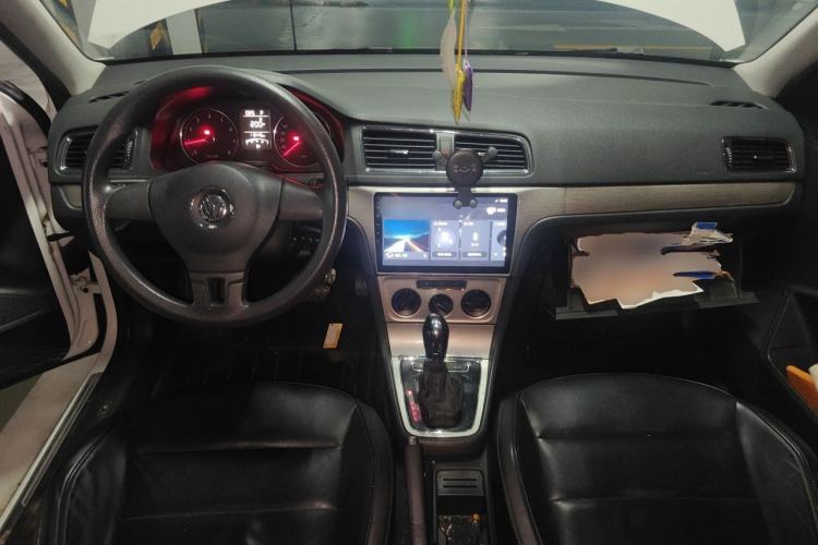 Used Volkswagen Lavida 2013 Restyled Classic 1.6L Automatic Comfort Edition Center Console