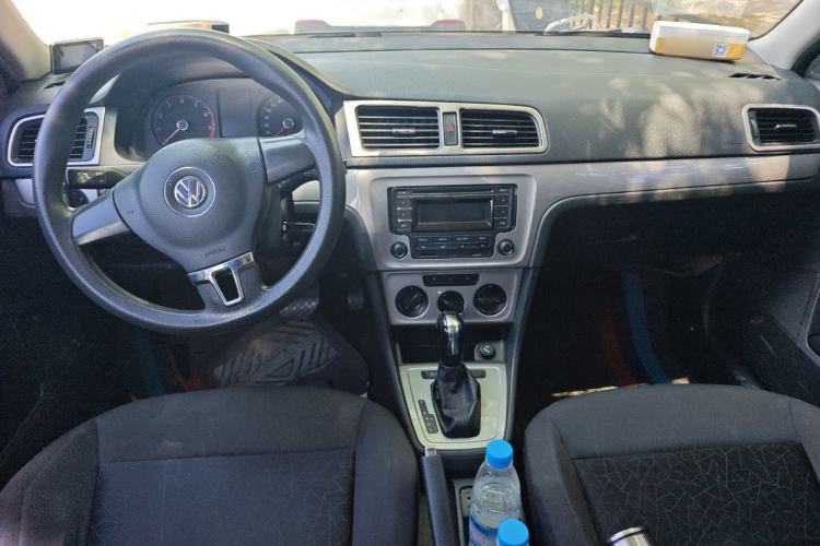 Used Volkswagen Lavida 2013 Revised Classic 1.6L Automatic Fashion Edition Center Console