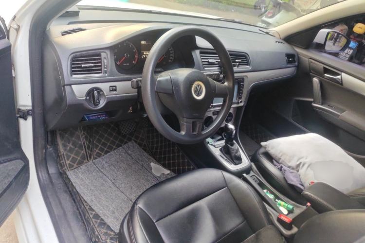 Used Volkswagen Lavida 2013 Revised Classic 1.6L Automatic Fashion Edition Center Console