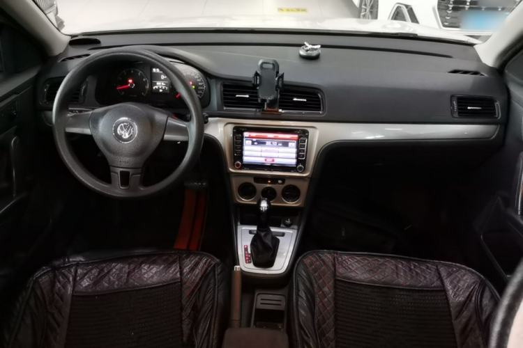 Used Volkswagen Lavida 2013 Revised Classic 1.6L Automatic Fashion Edition Center Console