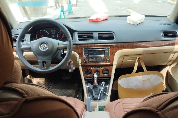 Used Volkswagen Lavida 2013 Restyled Classic 1.6L Automatic Comfort Edition Center Console