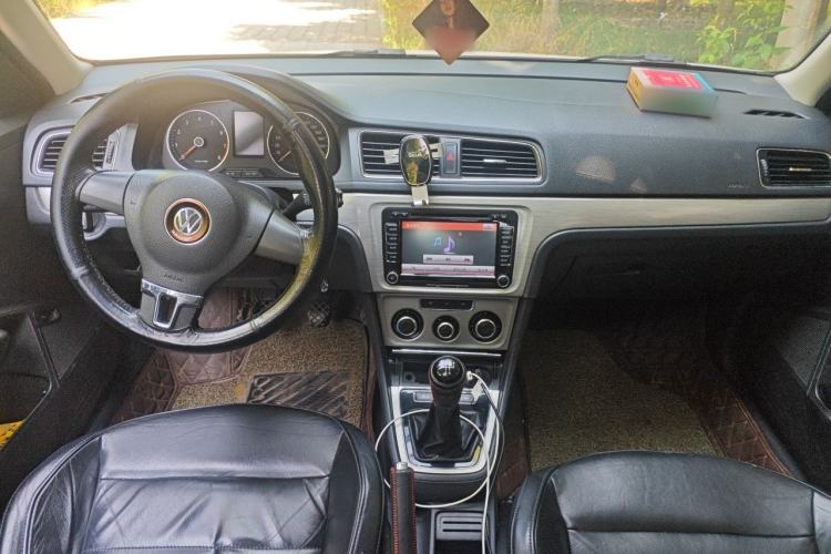 Used Volkswagen Lavida 2013 Revised Version 1.4 TSI Manual Comfort Edition Center Console