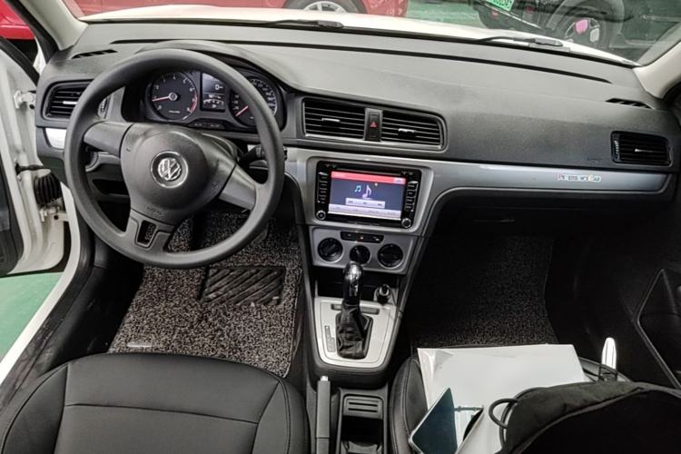 Used Volkswagen Lavida 2013 Revised Classic 1.6L Automatic Fashion Edition Center Console