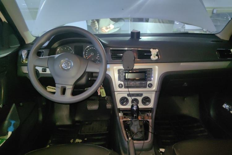 Used Volkswagen Lavida 2013 Revised Version 1.4 TSI DSG Comfort Edition Center Console