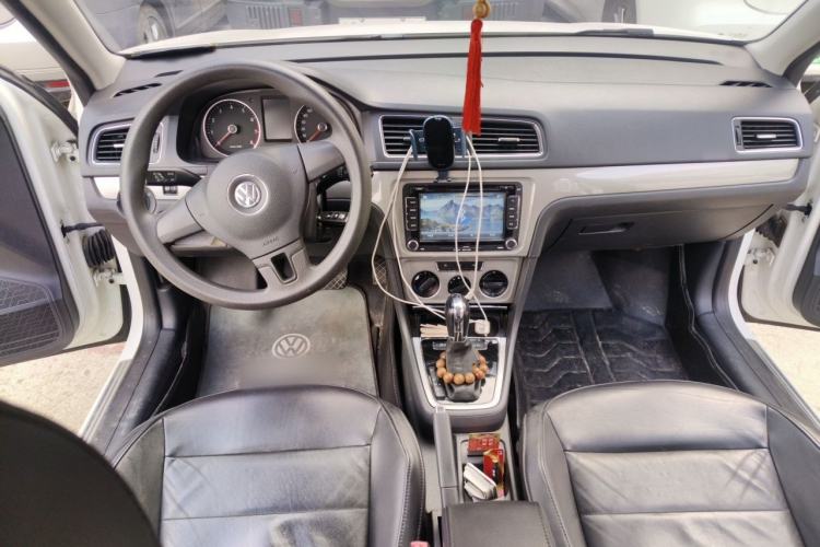 Used Volkswagen Lavida 2013 Restyled Classic 1.6L Automatic Comfort Edition Center Console