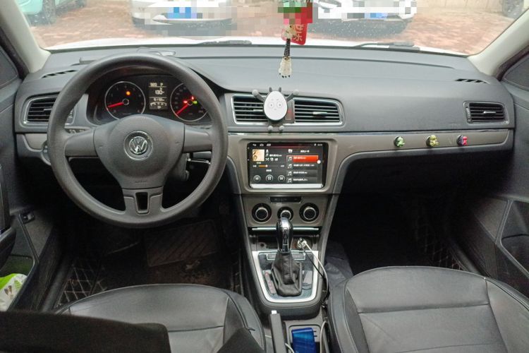 Used Volkswagen Lavida 2013 Restyled Classic 1.6L Automatic Comfort Edition Center Console