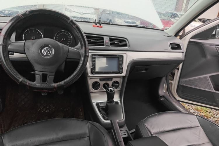 Used Volkswagen Lavida 2013 Restyled Classic 1.6L Manual Comfort Edition Center Console