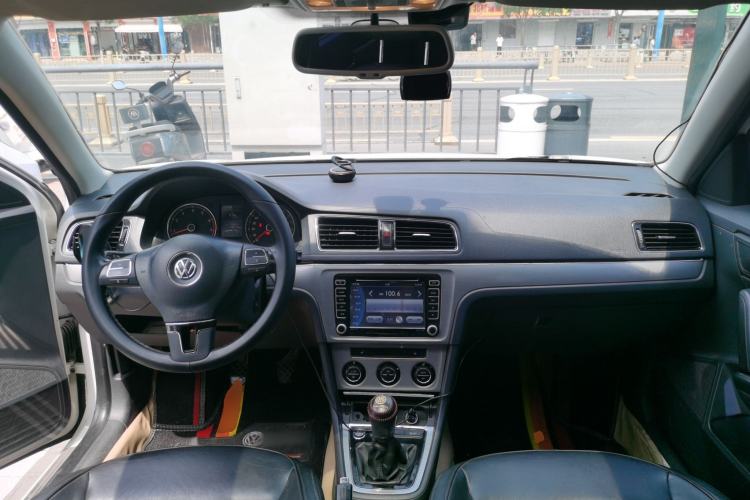 Used Volkswagen Lavida 2013 1.4 TSI Manual Luxury Edition Center Console